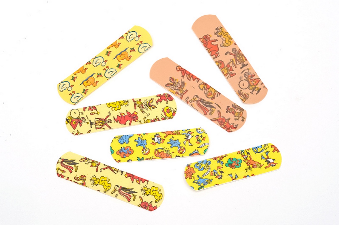 LEINA WERKE Kinderpflasterstrips | wasserfest | Größe: 1,9 cm x 7,2 cm | Packung á 50 Stück